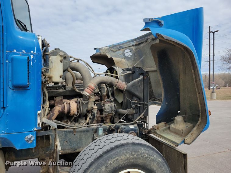 image for item NB9993 1998 International  Paystar 5000 ready mix truck