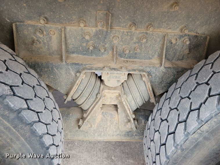 image for item NB9993 1998 International  Paystar 5000 ready mix truck