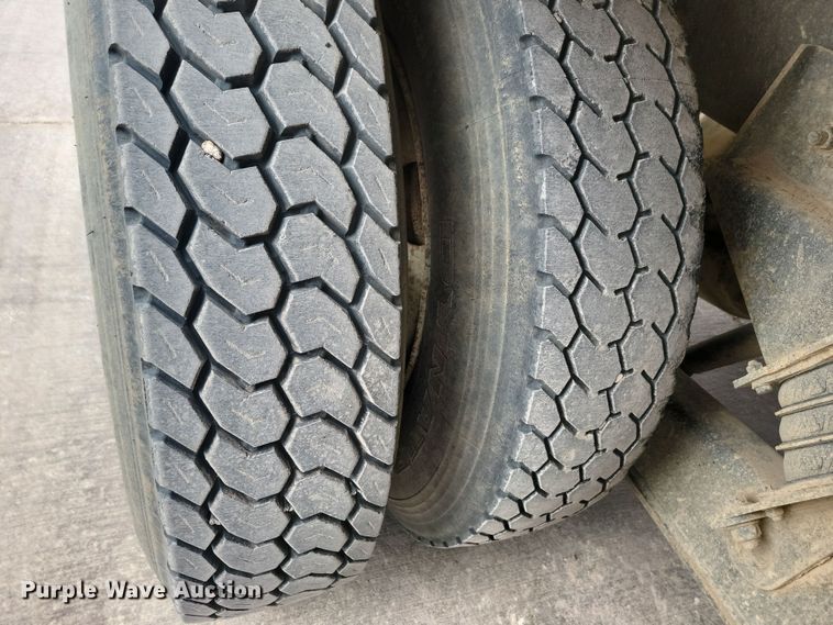 image for item NB9993 1998 International  Paystar 5000 ready mix truck