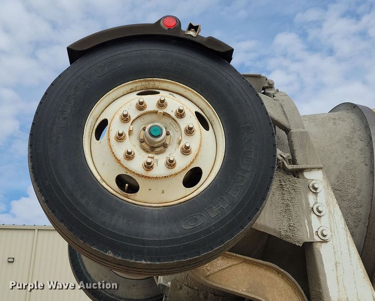 image for item NB9993 1998 International  Paystar 5000 ready mix truck