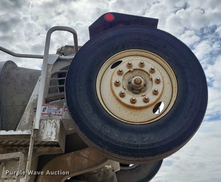 image for item NB9993 1998 International  Paystar 5000 ready mix truck