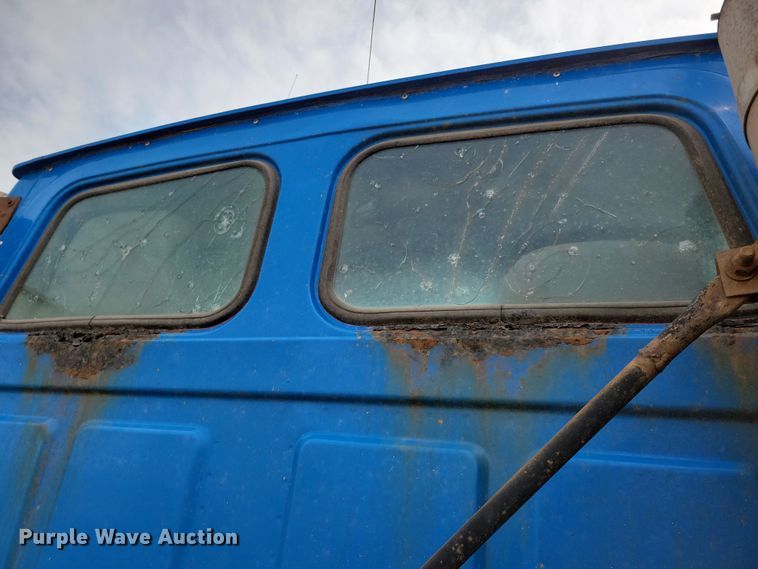 image for item NB9999 1997 Ford Aero Max LA9000 semi truck