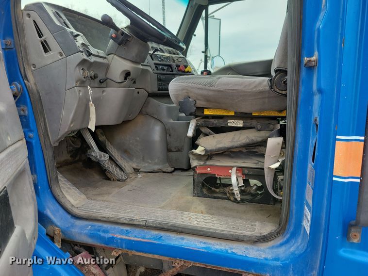 image for item NB9999 1997 Ford Aero Max LA9000 semi truck