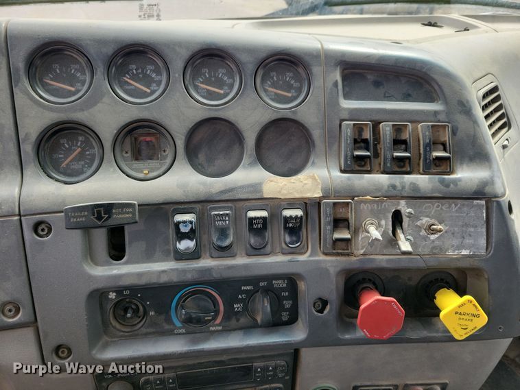 image for item NB9999 1997 Ford Aero Max LA9000 semi truck