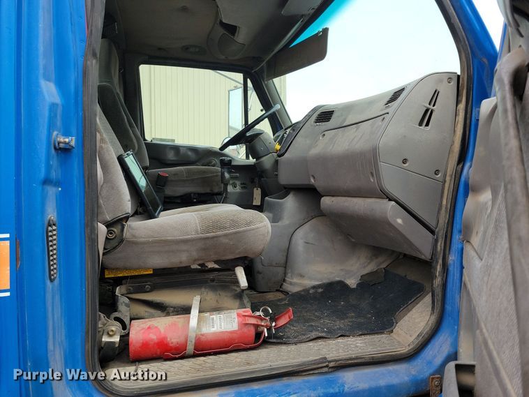 image for item NB9999 1997 Ford Aero Max LA9000 semi truck