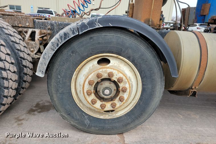 image for item NB9999 1997 Ford Aero Max LA9000 semi truck