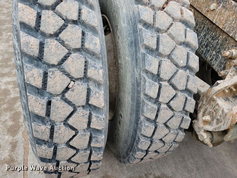 image for item NB9999 1997 Ford Aero Max LA9000 semi truck