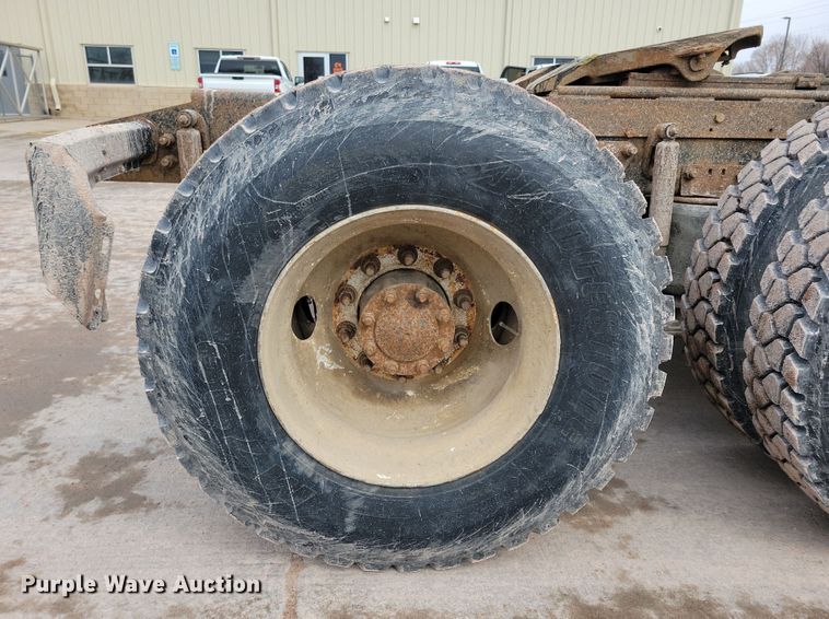 image for item NB9999 1997 Ford Aero Max LA9000 semi truck