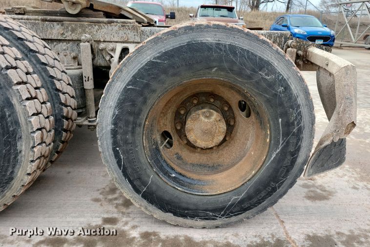 image for item NB9999 1997 Ford Aero Max LA9000 semi truck