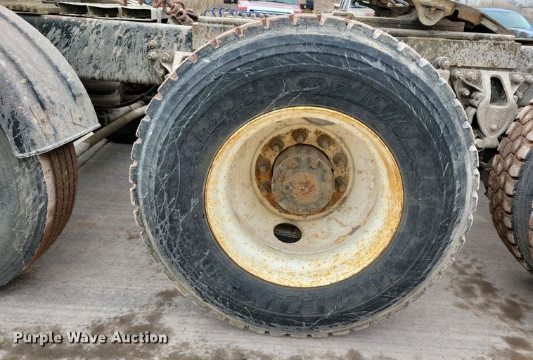 image for item NB9999 1997 Ford Aero Max LA9000 semi truck