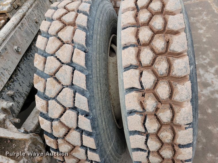 image for item NB9999 1997 Ford Aero Max LA9000 semi truck