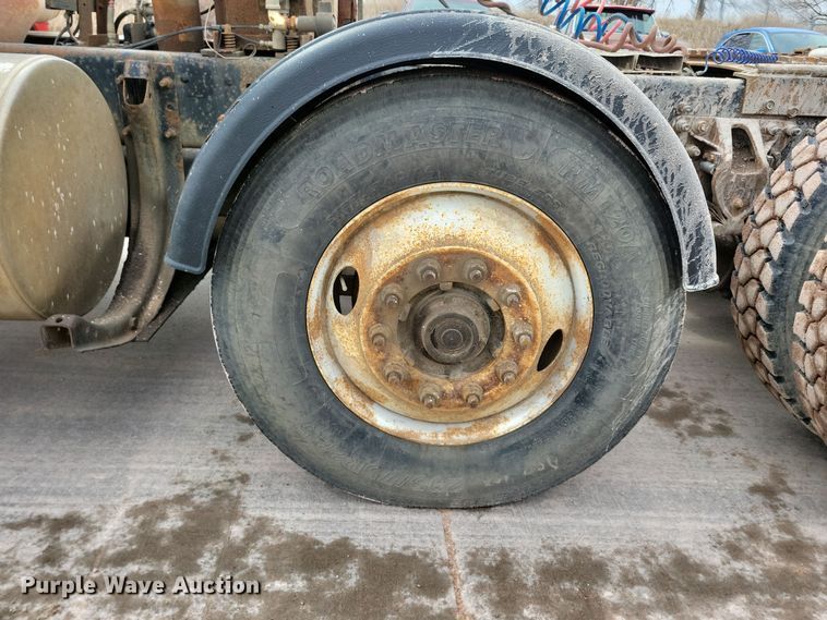 image for item NB9999 1997 Ford Aero Max LA9000 semi truck