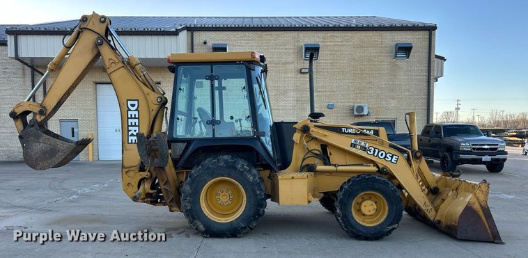 image for item ND9393 2000 John Deere 310SE backhoe