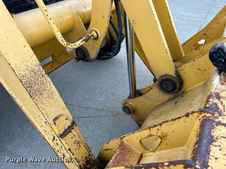 image for item ND9393 2000 John Deere 310SE backhoe