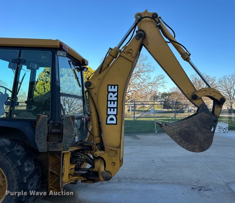 image for item ND9393 2000 John Deere 310SE backhoe