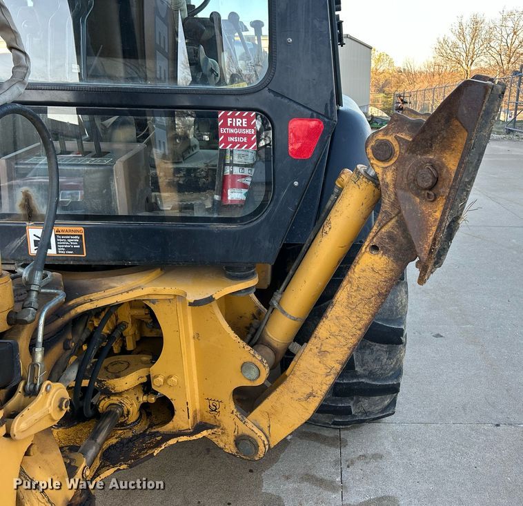 image for item ND9393 2000 John Deere 310SE backhoe