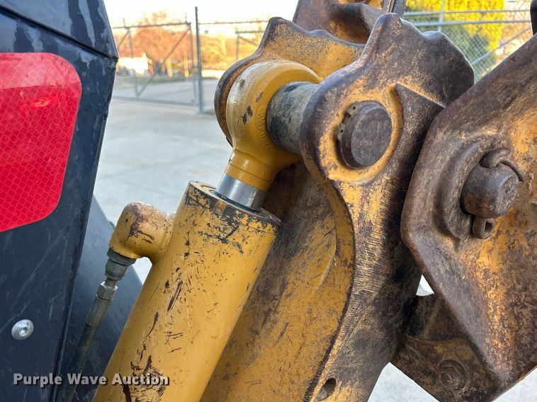 image for item ND9393 2000 John Deere 310SE backhoe