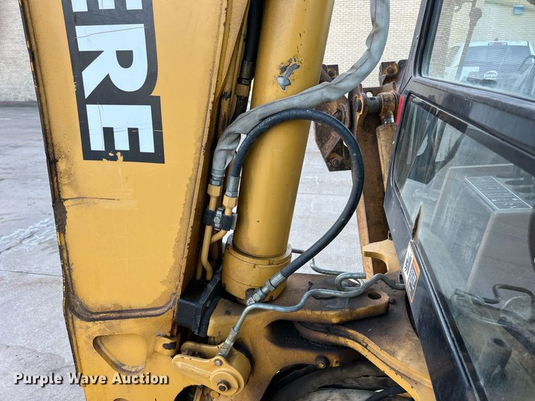 image for item ND9393 2000 John Deere 310SE backhoe