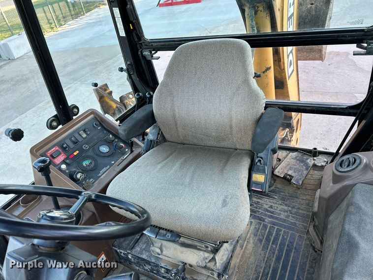 image for item ND9393 2000 John Deere 310SE backhoe