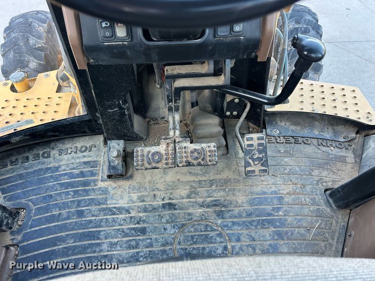 image for item ND9393 2000 John Deere 310SE backhoe