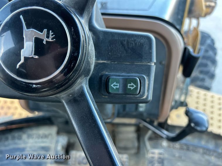 image for item ND9393 2000 John Deere 310SE backhoe