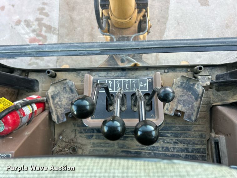 image for item ND9393 2000 John Deere 310SE backhoe