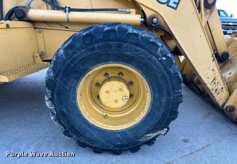 image for item ND9393 2000 John Deere 310SE backhoe