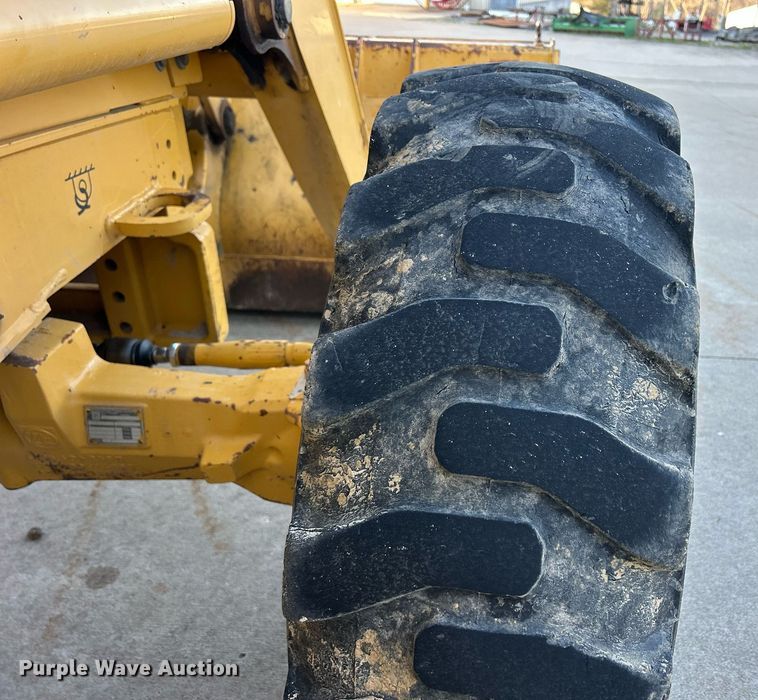 image for item ND9393 2000 John Deere 310SE backhoe