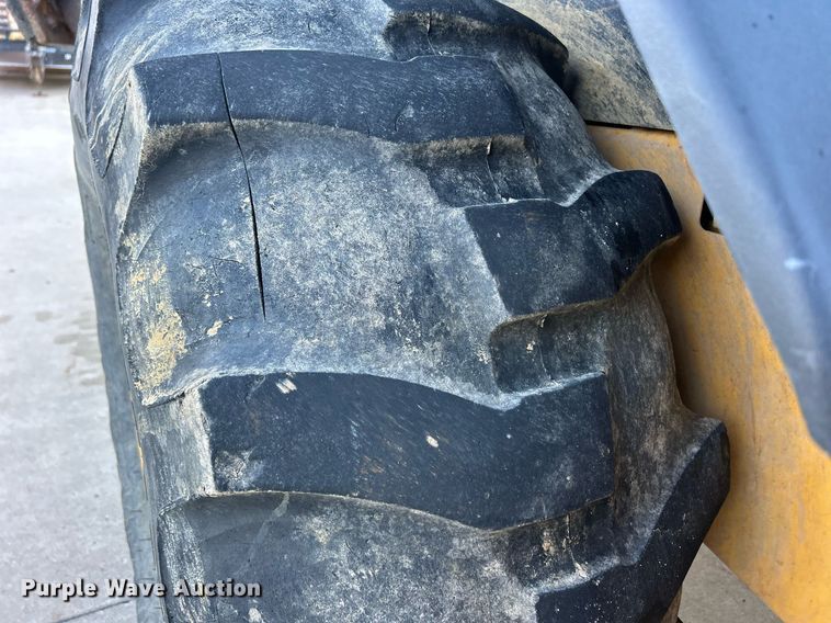 image for item ND9393 2000 John Deere 310SE backhoe