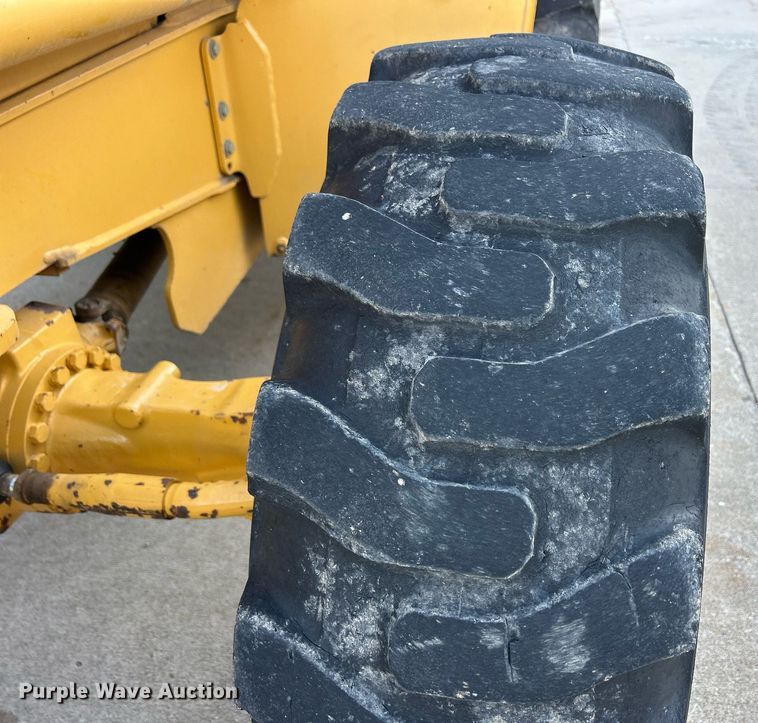 image for item ND9393 2000 John Deere 310SE backhoe