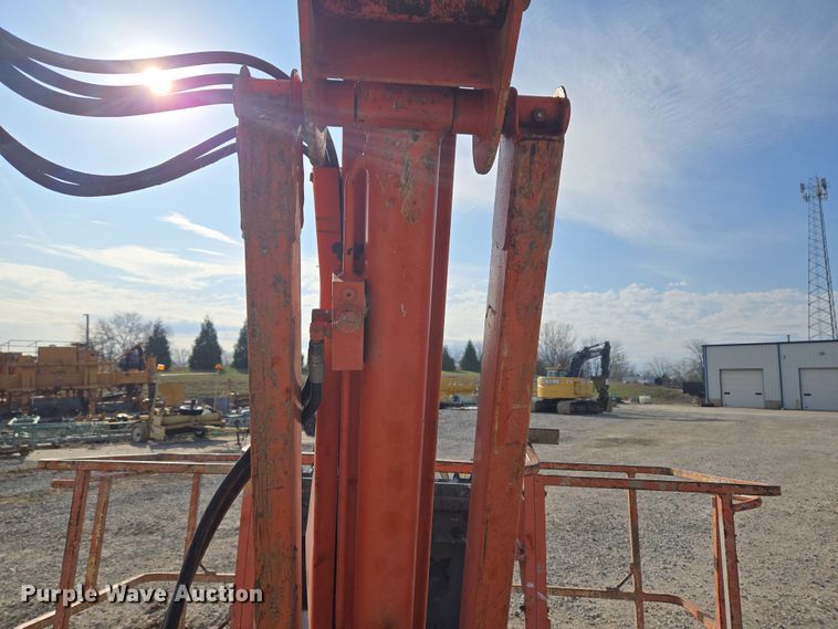 image for item ND9397 2002 JLG 600SJ boom lift