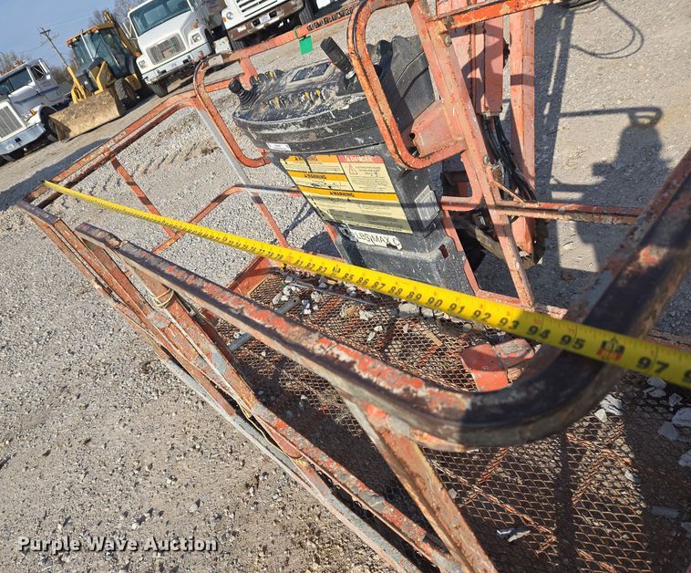 image for item ND9397 2002 JLG 600SJ boom lift