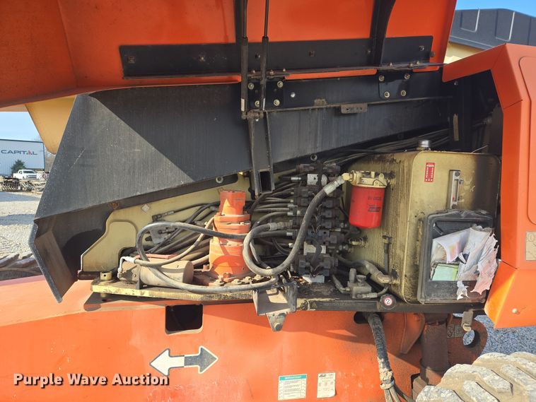 image for item ND9397 2002 JLG 600SJ boom lift