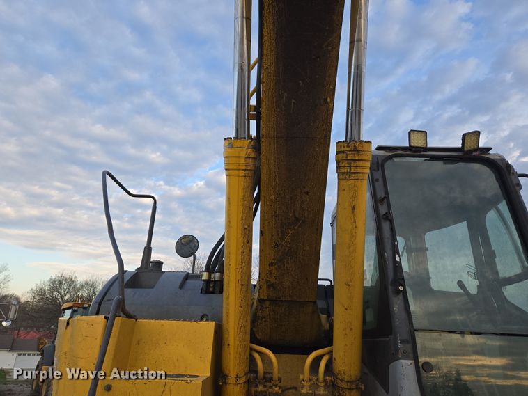 image for item ND9400 2010 Komatsu PC228USLC-3E0 excavator