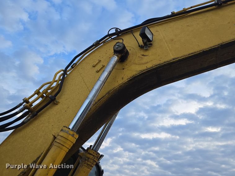 image for item ND9400 2010 Komatsu PC228USLC-3E0 excavator