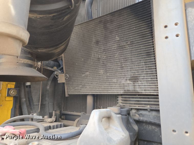 image for item ND9400 2010 Komatsu PC228USLC-3E0 excavator