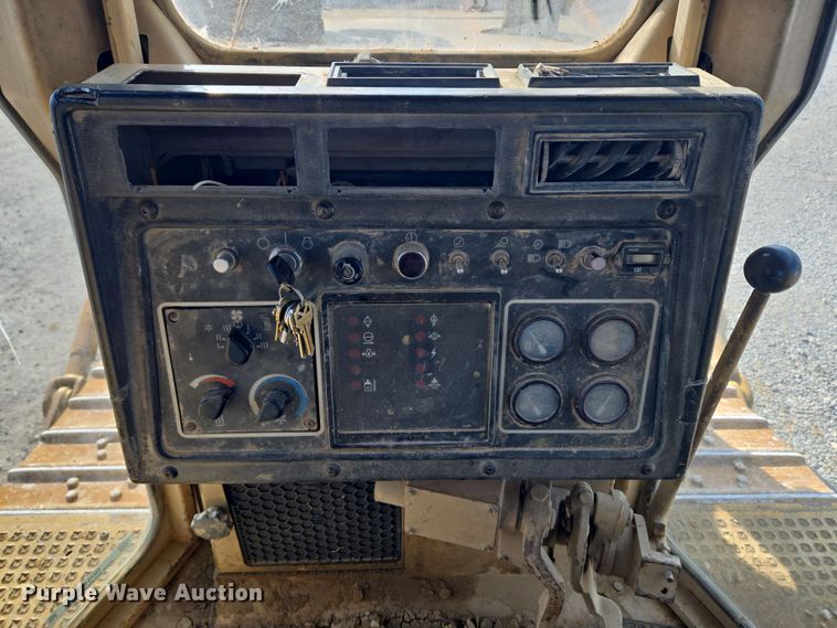 image for item ND9401 1993 Caterpillar D8N dozer