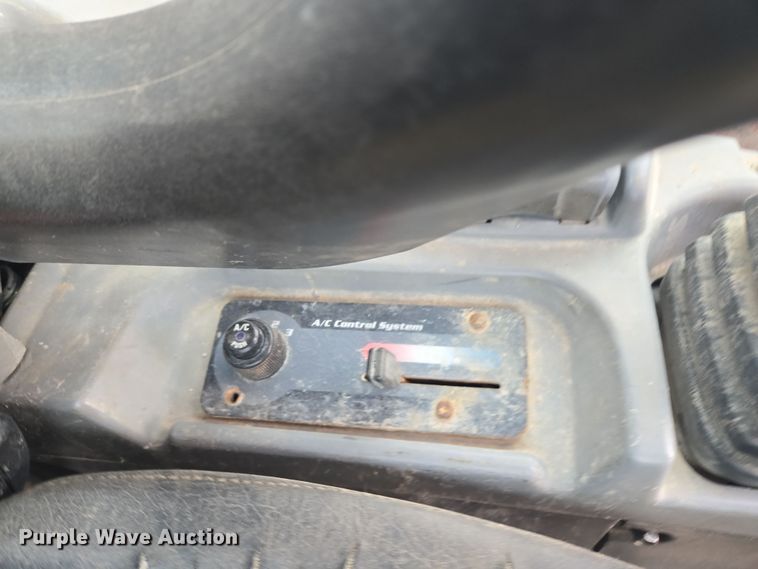 image for item ND9402 Kubota SVL90-2 skid steer loader