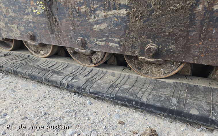 image for item ND9402 Kubota SVL90-2 skid steer loader