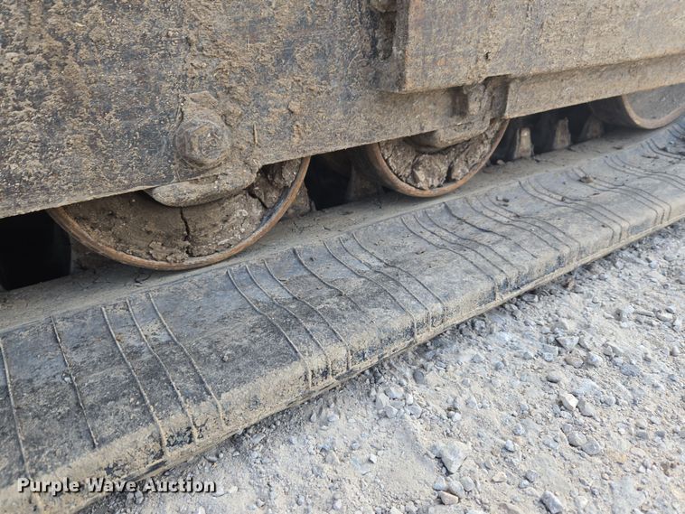 image for item ND9402 Kubota SVL90-2 skid steer loader