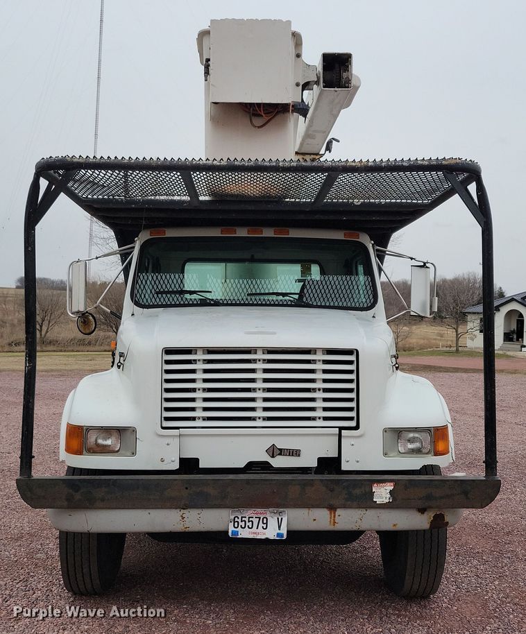 image for item NV9761 2001 International 4900 forestry bucket truck