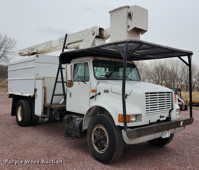 image for item NV9761 2001 International 4900 forestry bucket truck