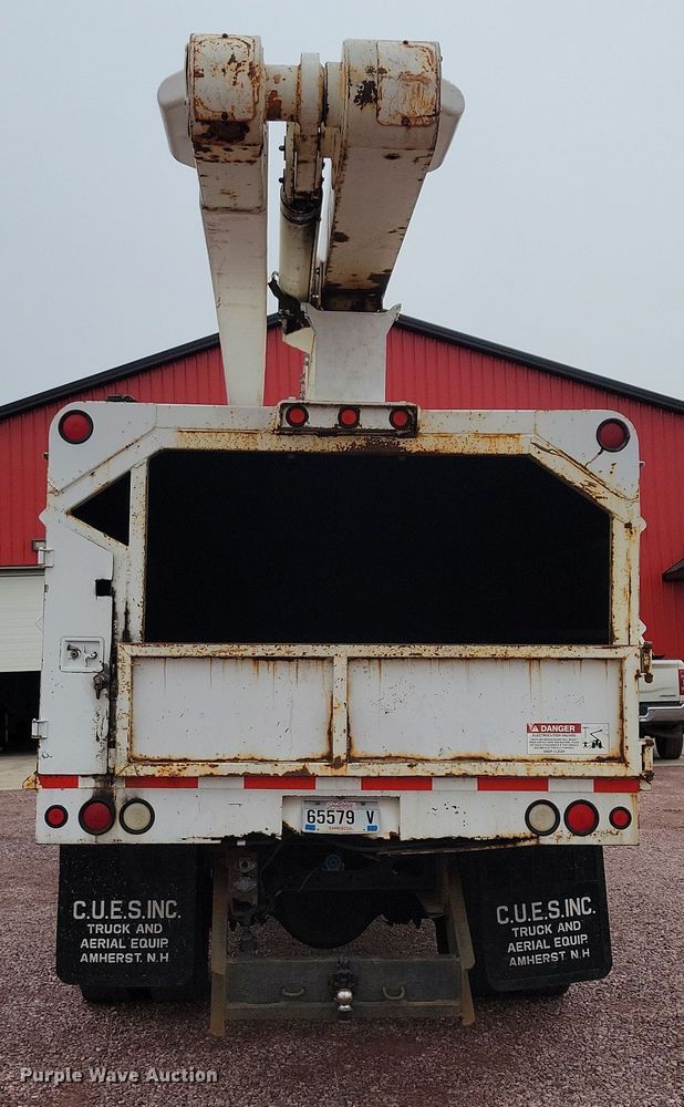 image for item NV9761 2001 International 4900 forestry bucket truck