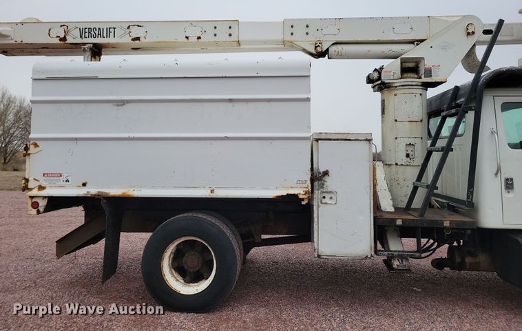 image for item NV9761 2001 International 4900 forestry bucket truck