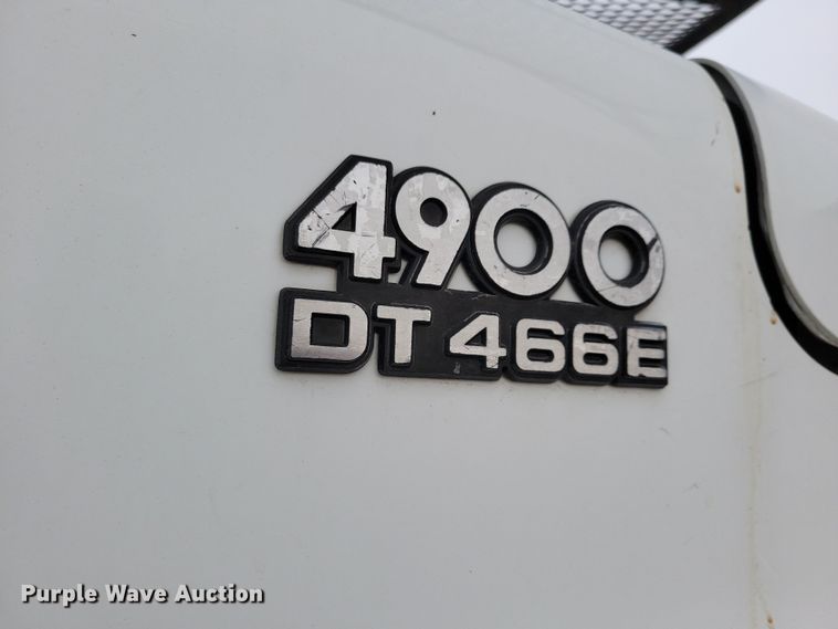 image for item NV9761 2001 International 4900 forestry bucket truck