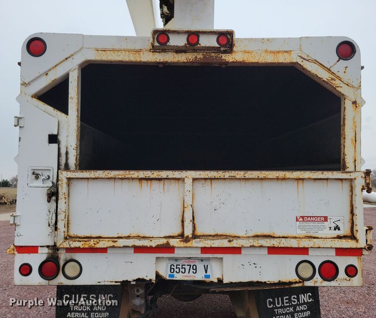 image for item NV9761 2001 International 4900 forestry bucket truck