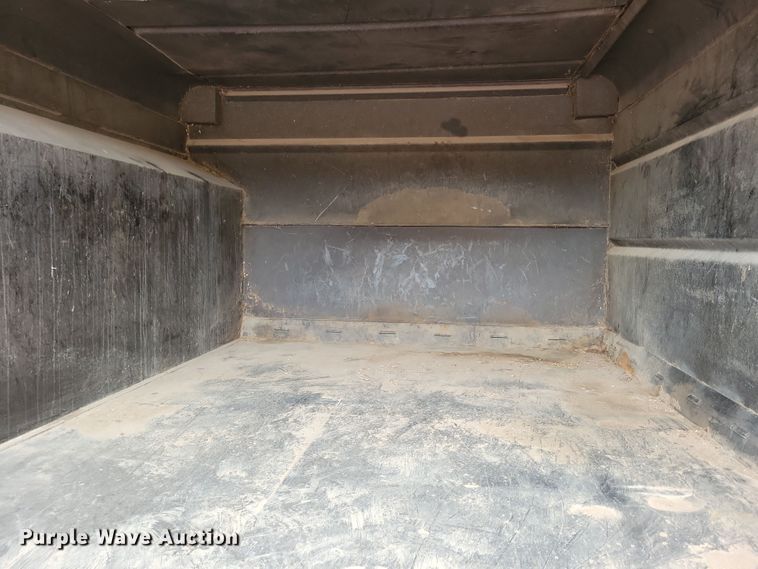 image for item NV9761 2001 International 4900 forestry bucket truck