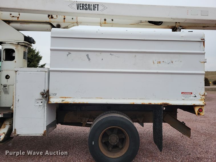 image for item NV9761 2001 International 4900 forestry bucket truck