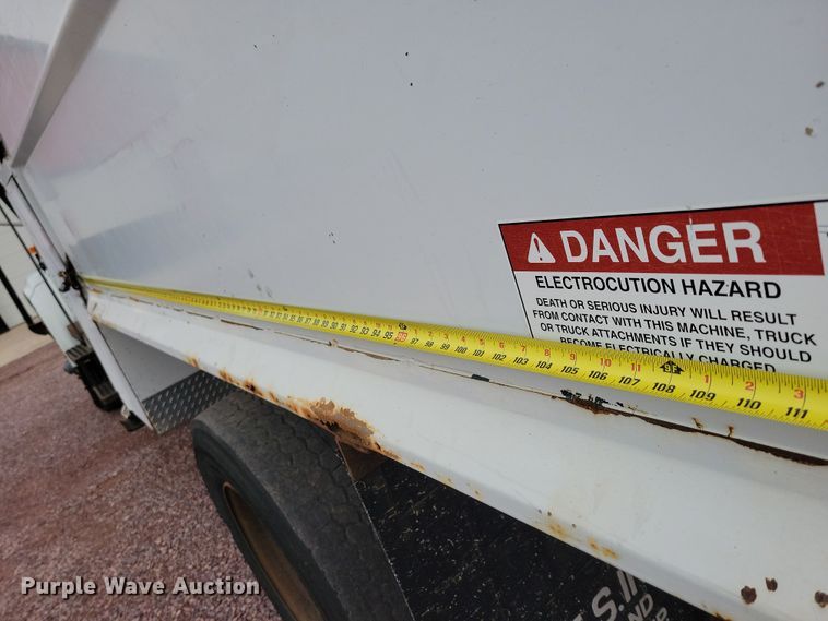 image for item NV9761 2001 International 4900 forestry bucket truck