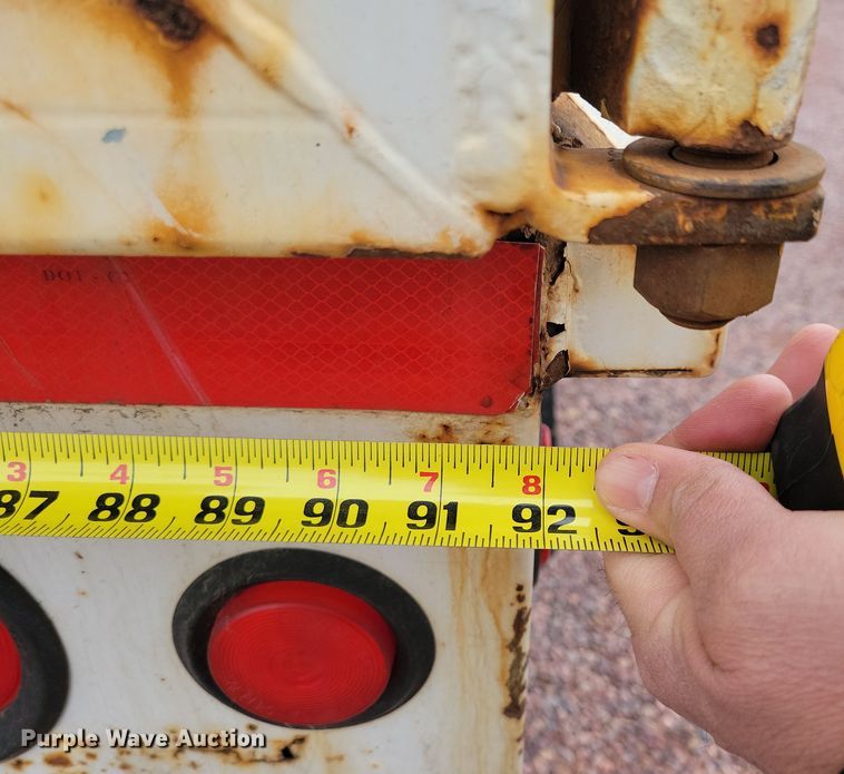 image for item NV9761 2001 International 4900 forestry bucket truck